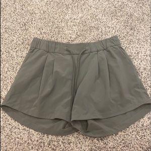 Lululemon Stroll at Sundown 3’Shorts